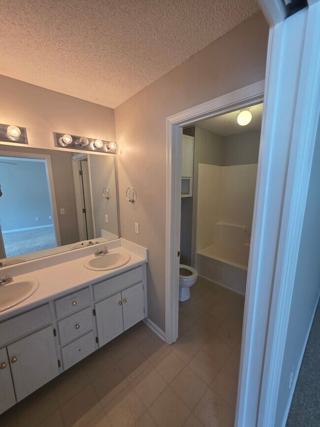Building Photo - 147 S Spring View Dr