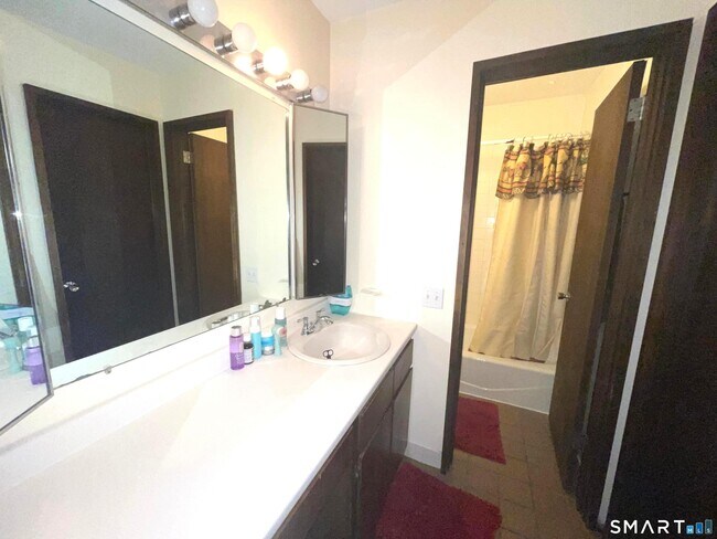 Building Photo - 21 Hudson Glen St