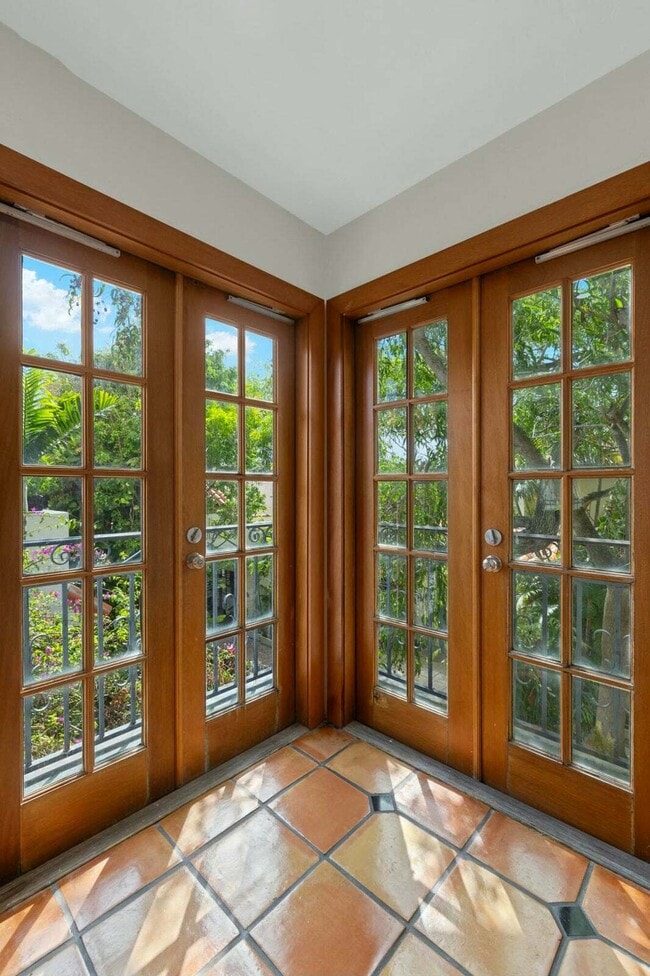 Building Photo - 250 Worth Ave