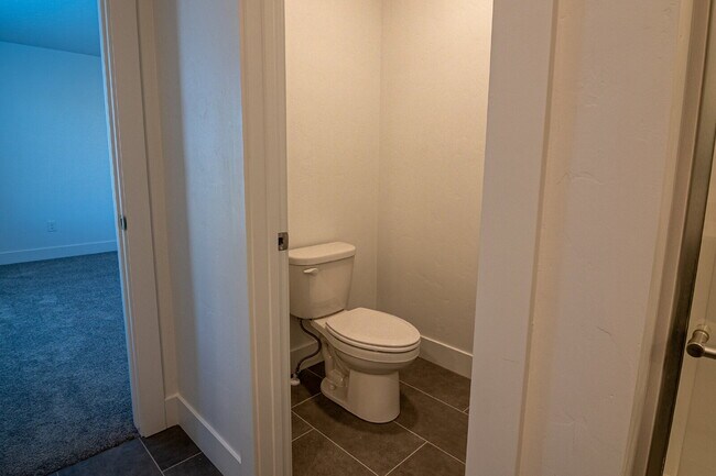 Building Photo - "READY NOW! 3-Bed PLUS Office-Townhouse Retreat in Eagle, ID – Spacious Living with 2.5 Baths!"