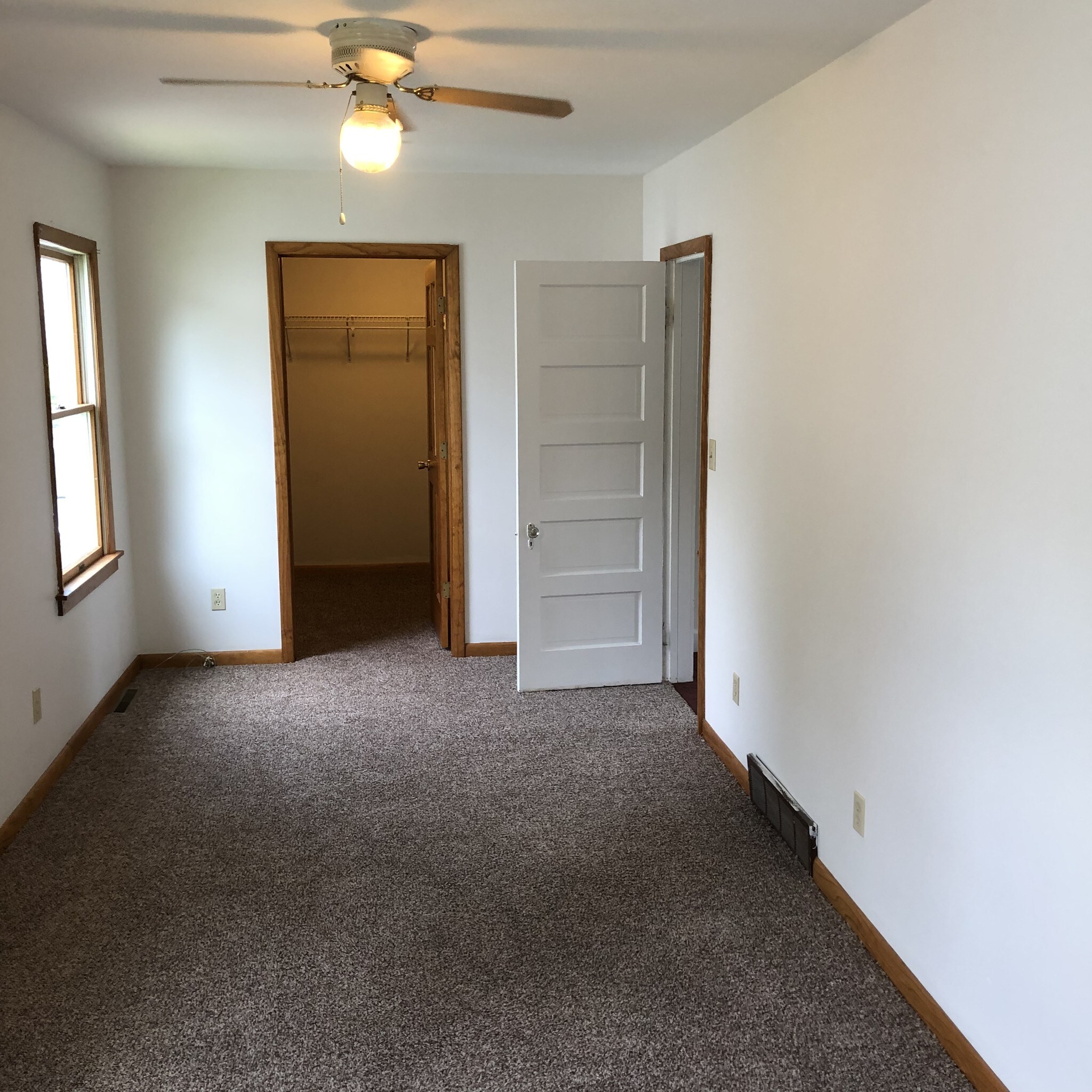 Building Photo - 144 Seeley St