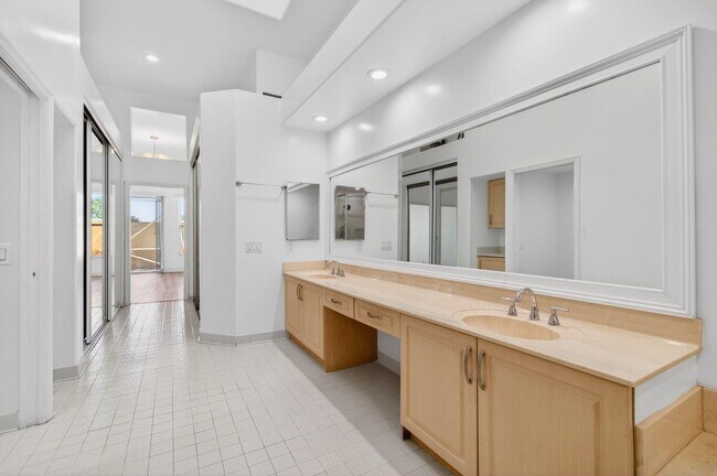 Building Photo - 7848 Travelers Tree Dr