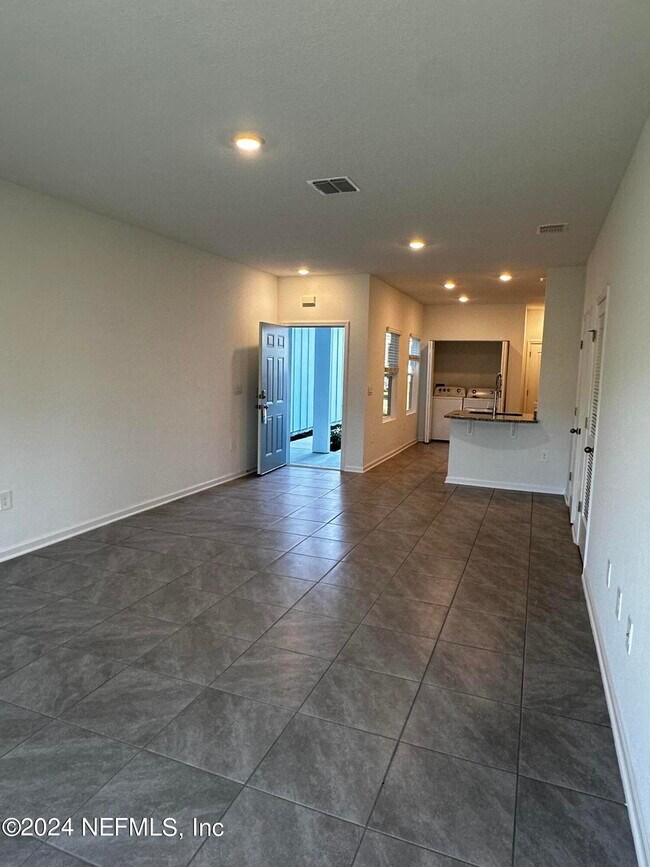 Building Photo - 35 Tidal Bch Ave