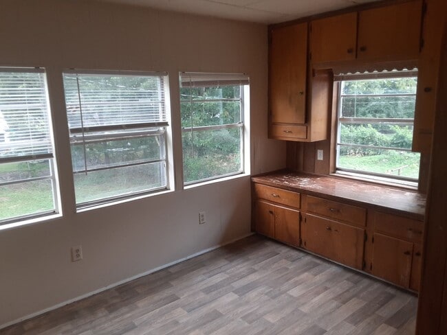Building Photo - 2Bedroom Home