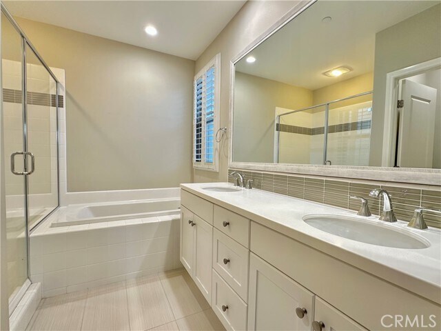 Building Photo - 123 Desert Lotus