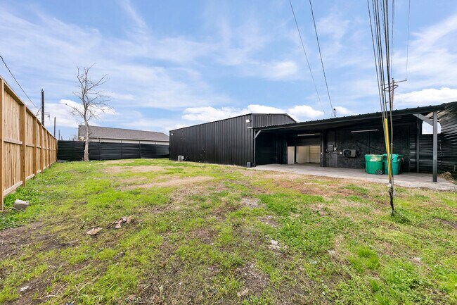 Building Photo - 3138 Reed Rd