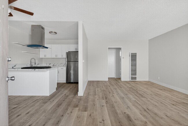 Interior Photo - 125 E. Spring