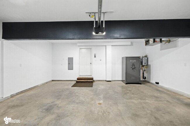 Building Photo - 4 Bedroom | 2.5 Bathroom | Garage - Conven...