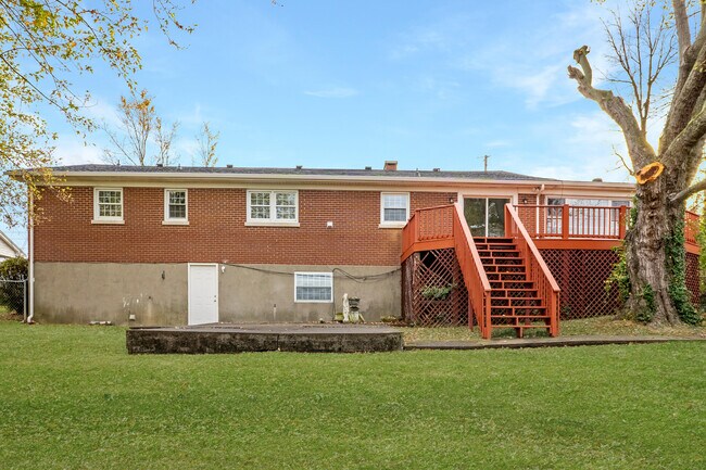 Building Photo - 400 Midland Dr