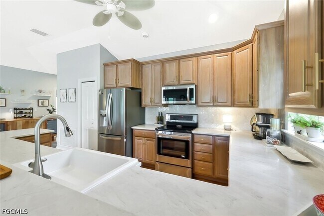 Building Photo - 2130 Sunset Cir