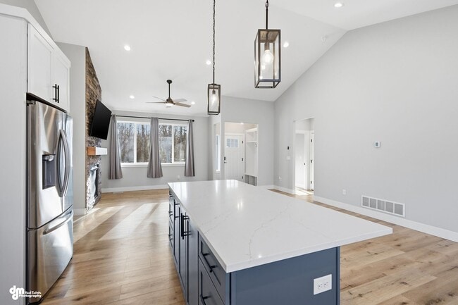 Building Photo - 4 Bedroom | 2.5 Bathroom | 2 Car Garage - Convenient Location!