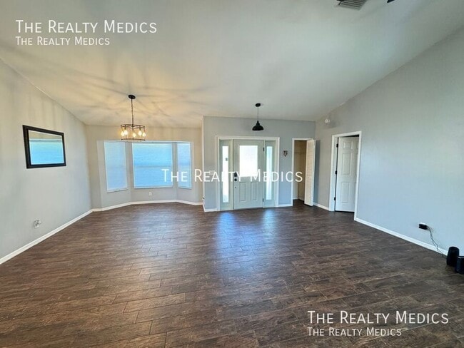 Building Photo - 2601 Bridle Dr