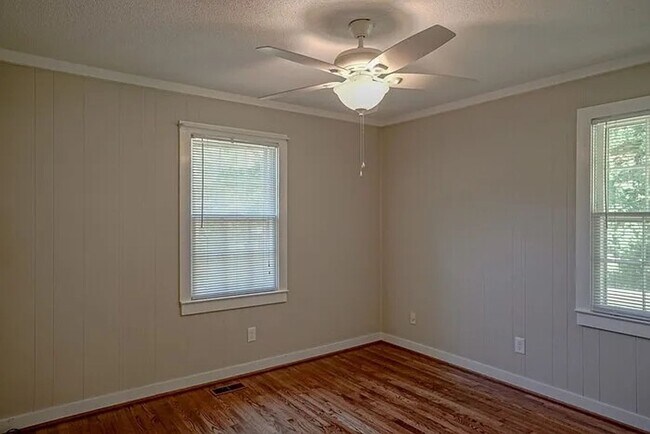 Building Photo - Charming 3BD, 1.5BA Garner Home Near White Oak Crossing