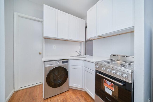 Building Photo - 1 bedroom in NEW YORK NY 10018