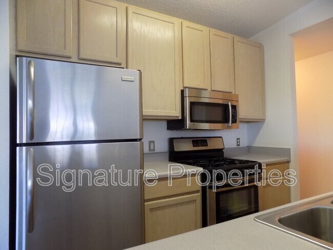 Building Photo - 801 Brassie Ln