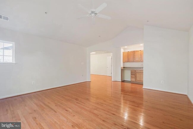 Building Photo - 15303 Glastonbury Way