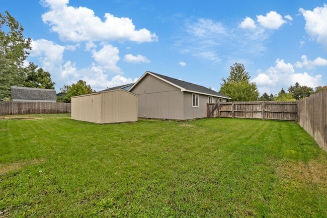 Building Photo - Updated Single Level Home In Post Falls