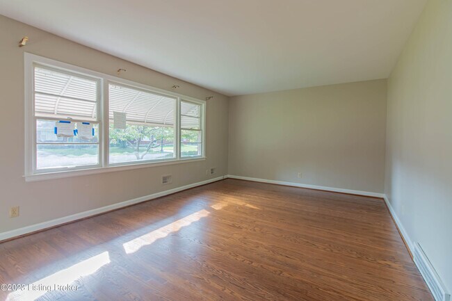 Building Photo - 3311 Dogwood Dr