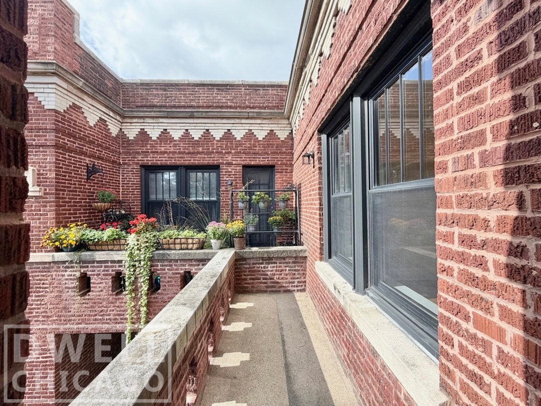 Building Photo - 2510 N Kedzie Blvd