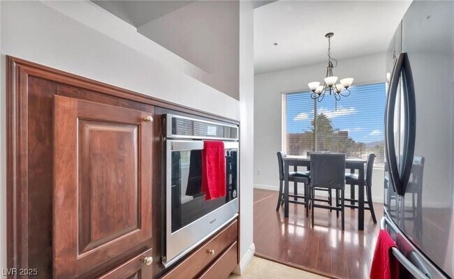 Building Photo - 47 E Agate Ave