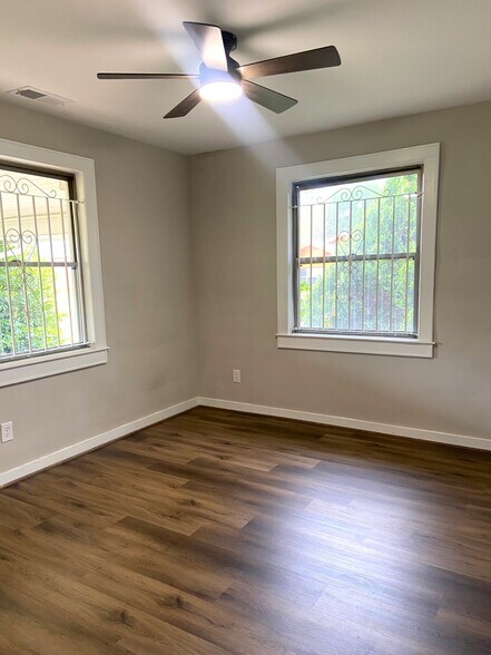 Building Photo - 56 18th Ave S