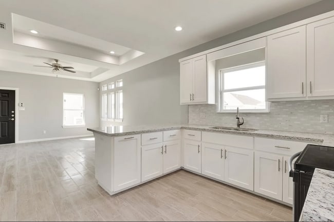 Building Photo - 410 Downing Ave