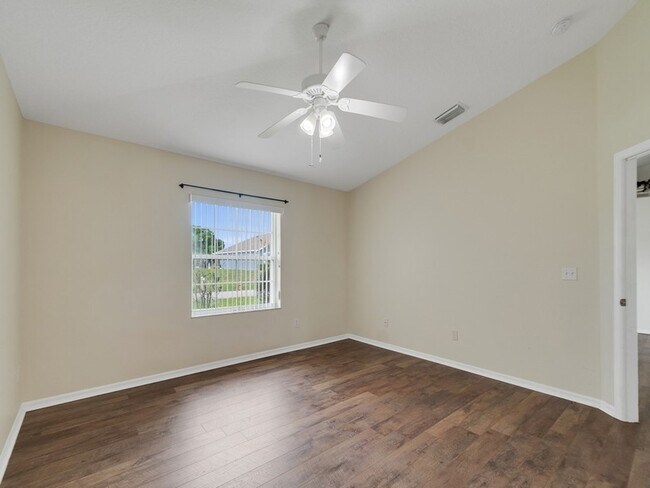 Building Photo - 962 Montrose Ave