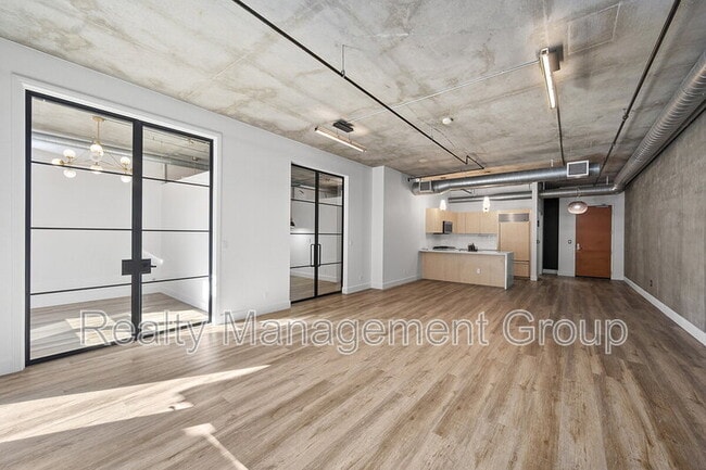 Building Photo - 877 Island Ave