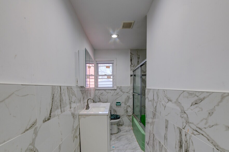 Building Photo - 245 Orange Ave