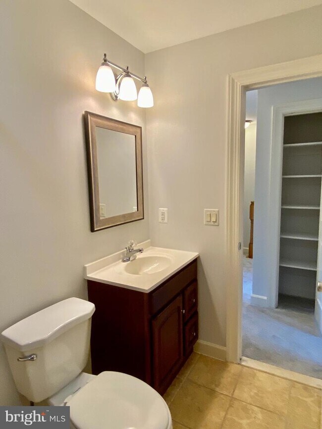 Building Photo - 2110 Eluna Ct