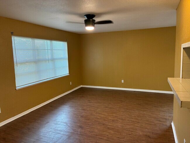 Building Photo - 1112 Northwood Dr
