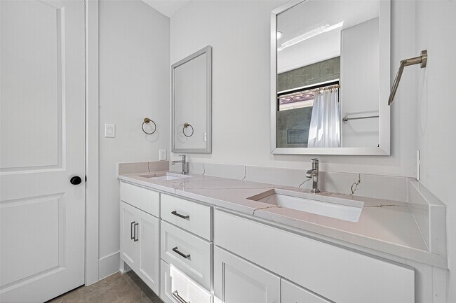 Building Photo - 2427 Camden Creek Ln