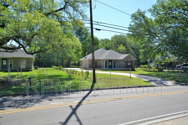 Building Photo - 4836 Rollins Rd