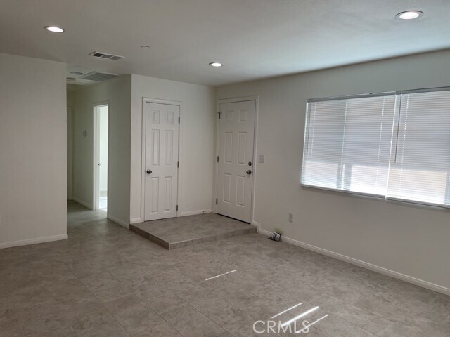 Building Photo - 1140 Deseret Ave