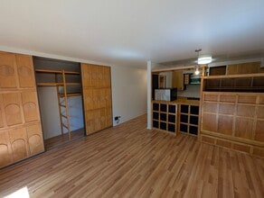 Building Photo - Cozy Woodwork Studio in Adam's Point