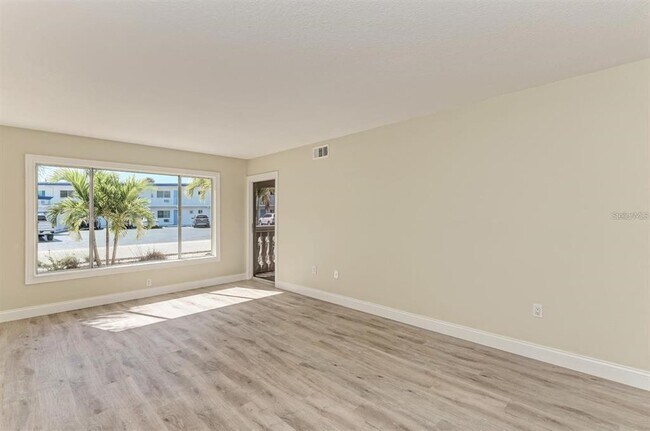 Building Photo - 129 Tyler Dr