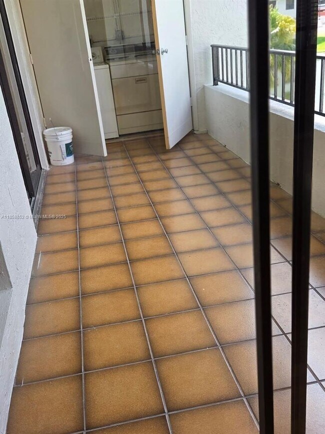 Building Photo - 10823 NW 7th Street 22-44, Miami, FL 33172