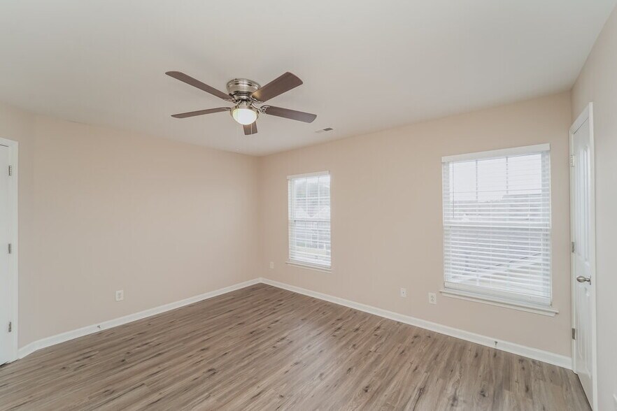 Building Photo - 14021 Mallard Lake Rd