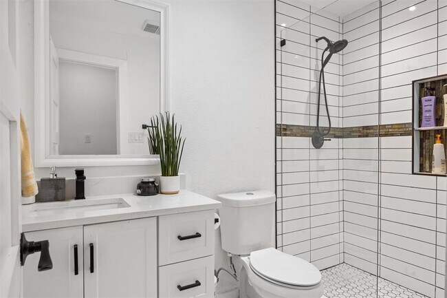 Building Photo - 4512 W Village Ct