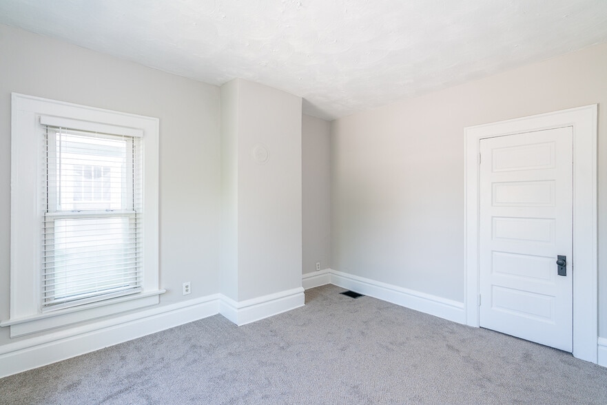 Bedroom 2 - 2435 Summit St