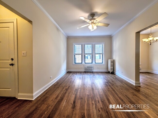 Building Photo - 744 W Addison St