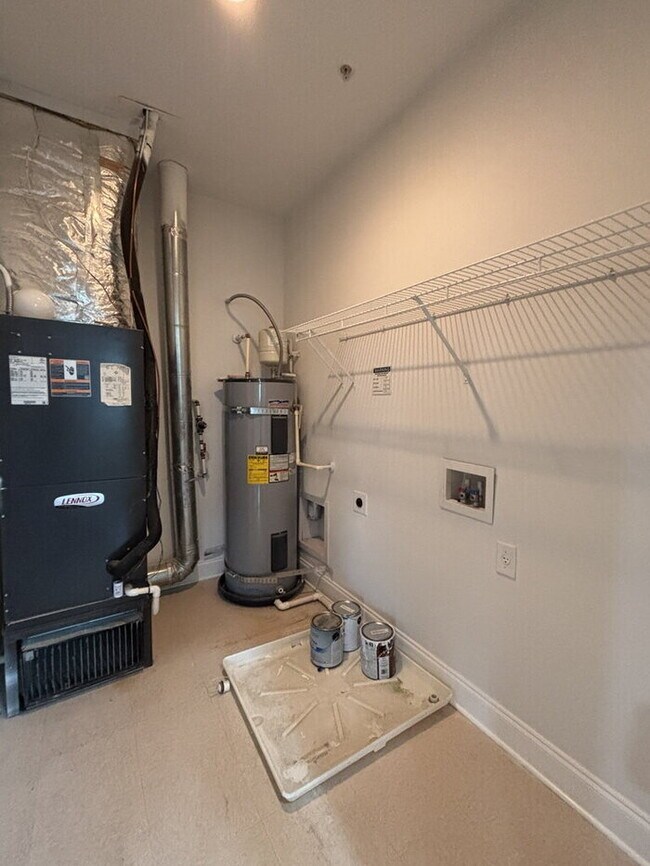 Building Photo - 5565 Colonial Chatsworth Cir