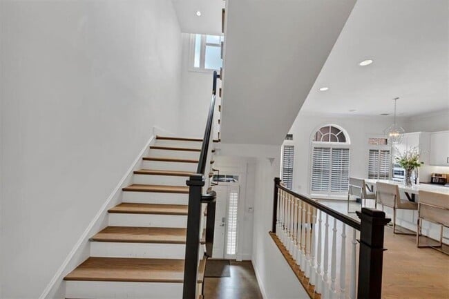 Building Photo - 4222 Rickenbacker Dr NE