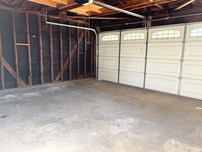 Building Photo - Beautiful 4-Bedroom Covina Home with Expansive Bonus Room, Circular Driveway & Private Backyard