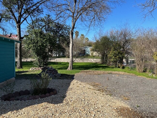 Building Photo - $500 OFF FIRST MONTH'S RENT IF MOVED IN BY...