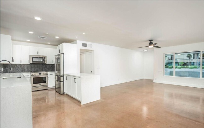 Building Photo - Biltmore District Luxury – Month-to-Month Only $4,500 (All Utilities Included!)