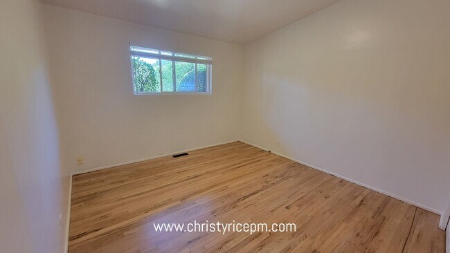 Building Photo - 12051 SE 42nd St