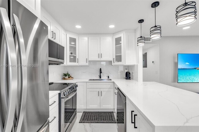 Building Photo - 3042 Harwood D