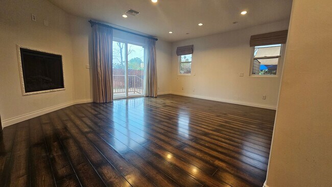 Building Photo - Exquisite 4 Bedroom + Office Single-Level Residence with Pool/BBQ in a Prime South-of-the-Bouleva...