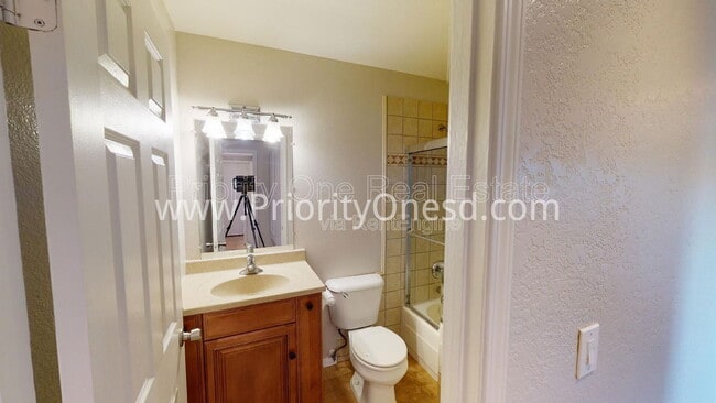 Building Photo - 10360 Londonderry Ave